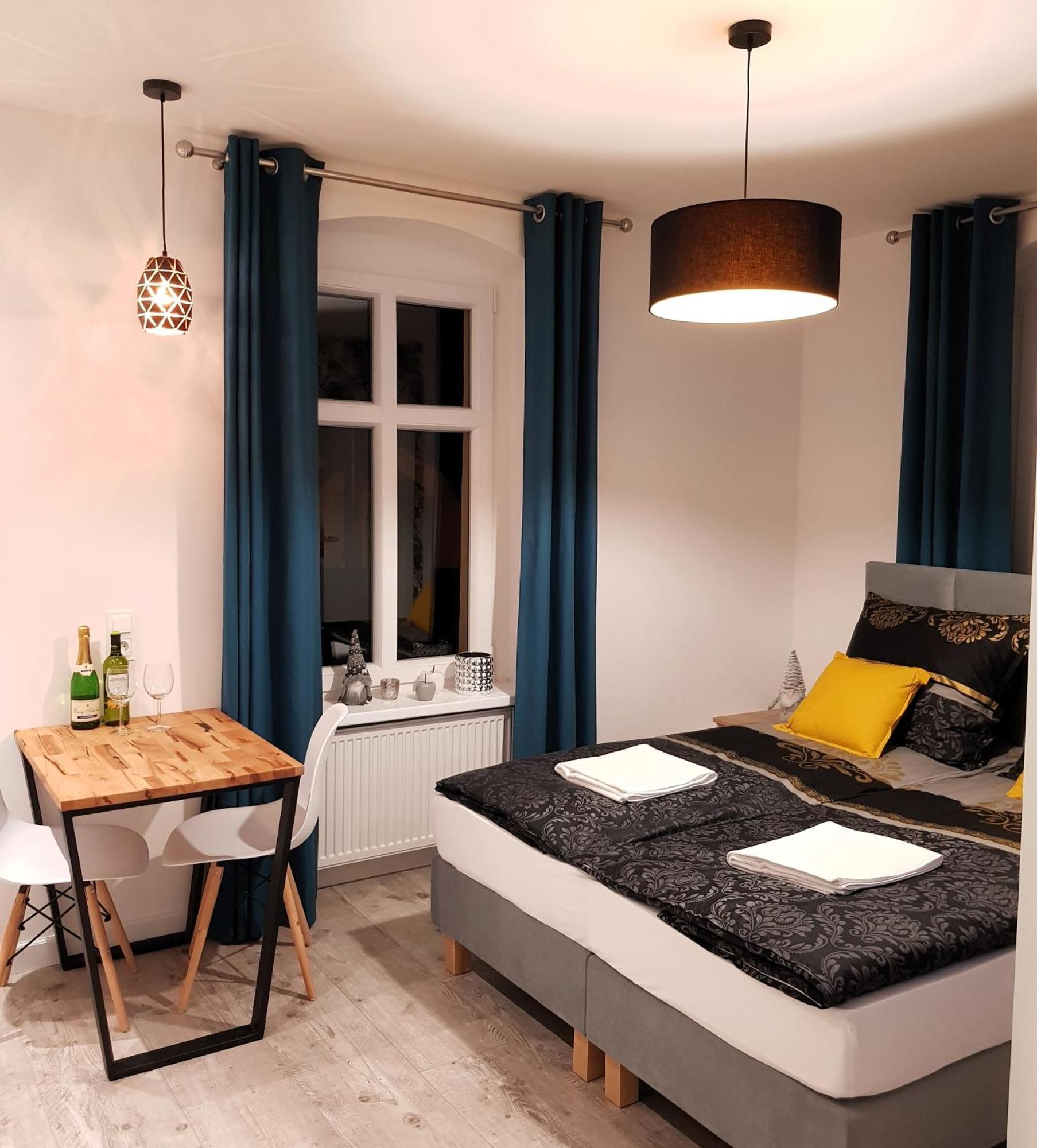 Apartament Przy Placu Piastowskim Jelenia Góra Стая снимка